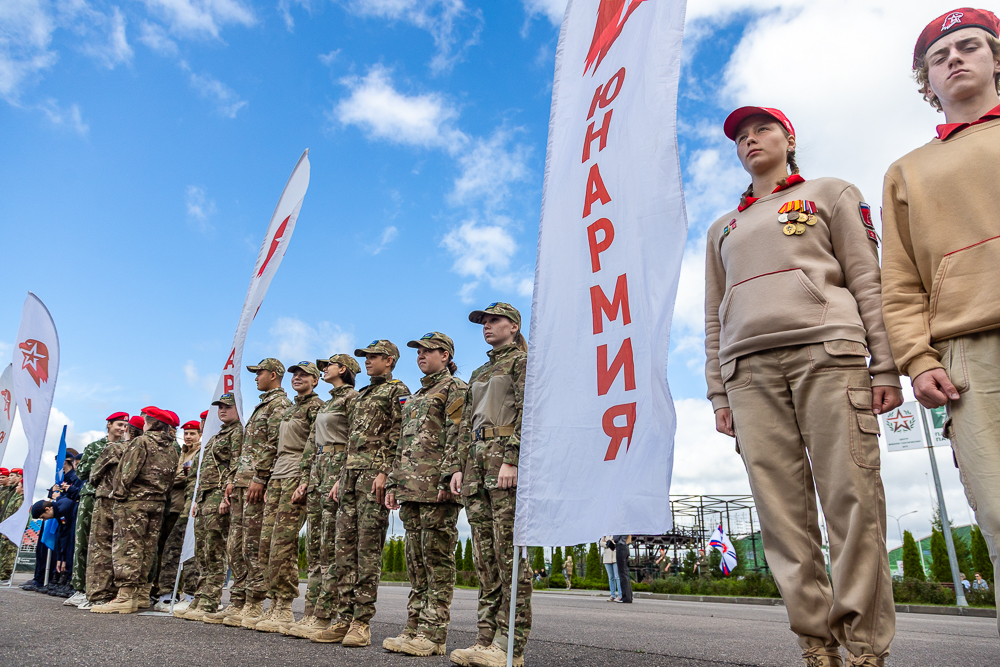 Военно-спортивная игра «Юный страж порядка» в парке «Патриот»