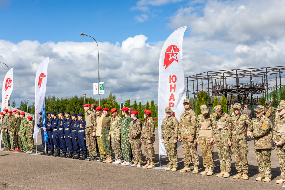 Военно-спортивная игра «Юный страж порядка» в парке «Патриот»