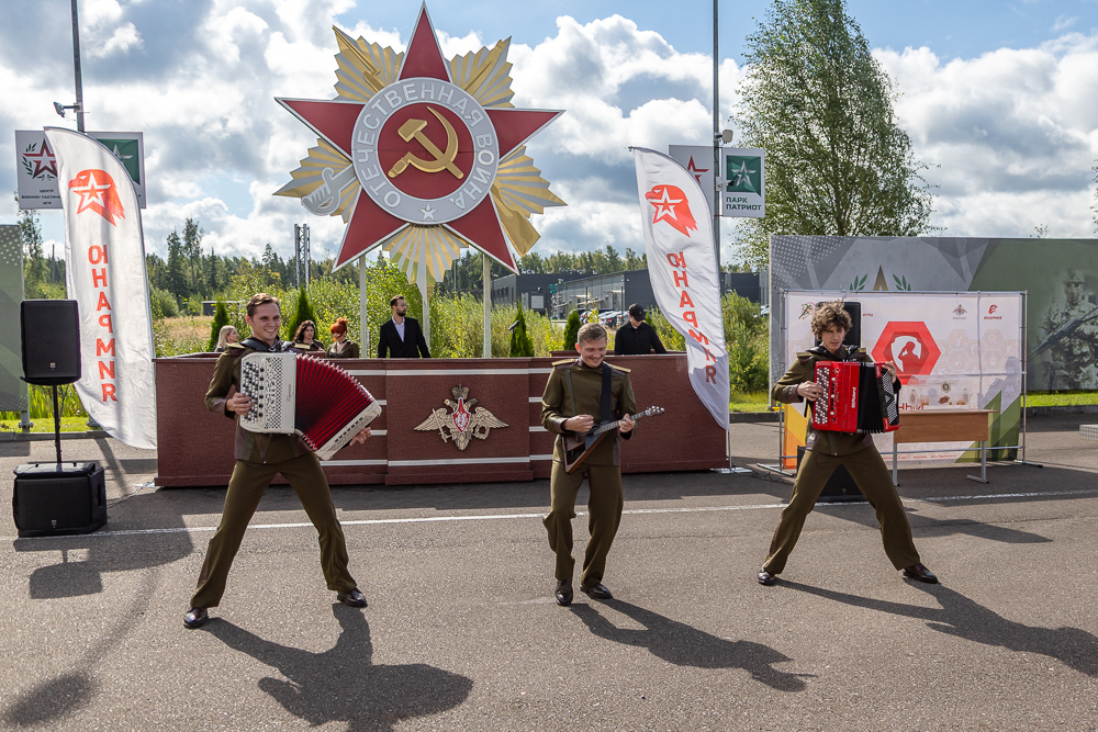 Военно-спортивная игра «Юный страж порядка» в парке «Патриот»
