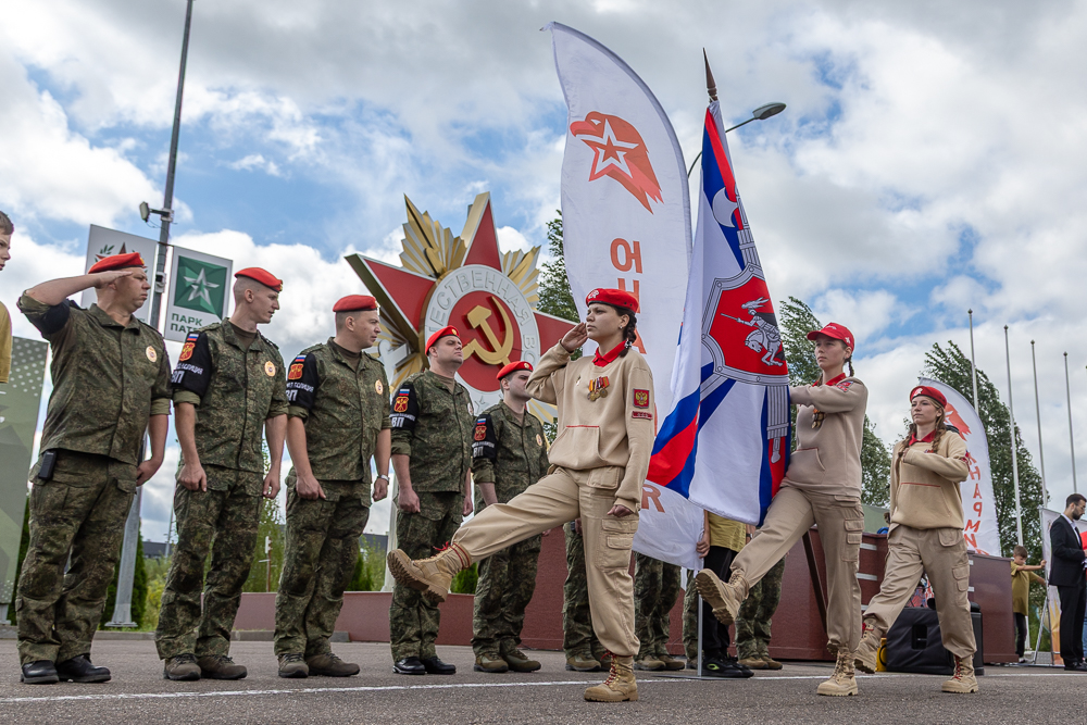 Военно-спортивная игра «Юный страж порядка» в парке «Патриот»