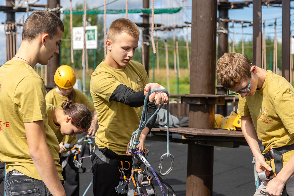 Военно-спортивная игра «Юный страж порядка» в парке «Патриот»