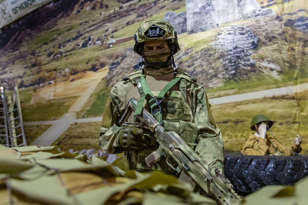 Военно-спортивная игра «Юный страж порядка» в парке «Патриот»