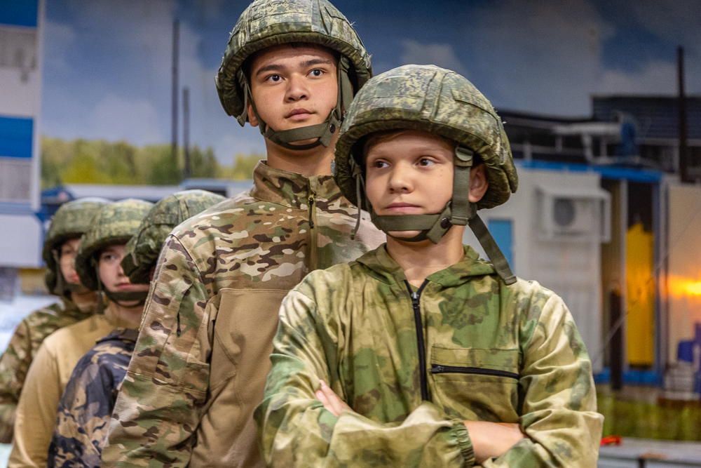 Военно-спортивная игра «Юный страж порядка» в парке «Патриот»