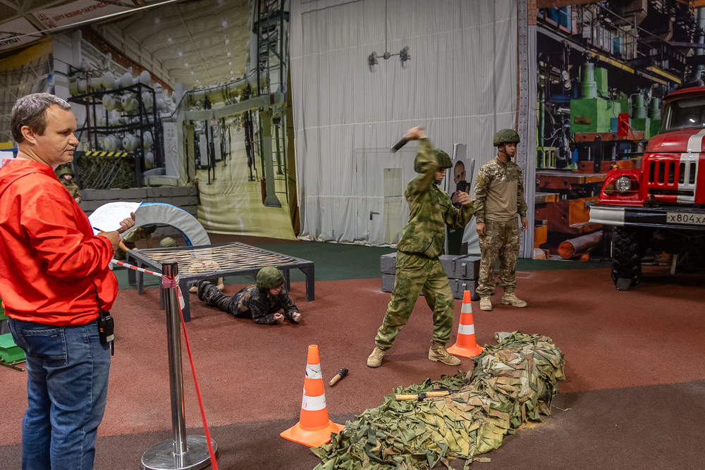 Военно-спортивная игра «Юный страж порядка» в парке «Патриот»
