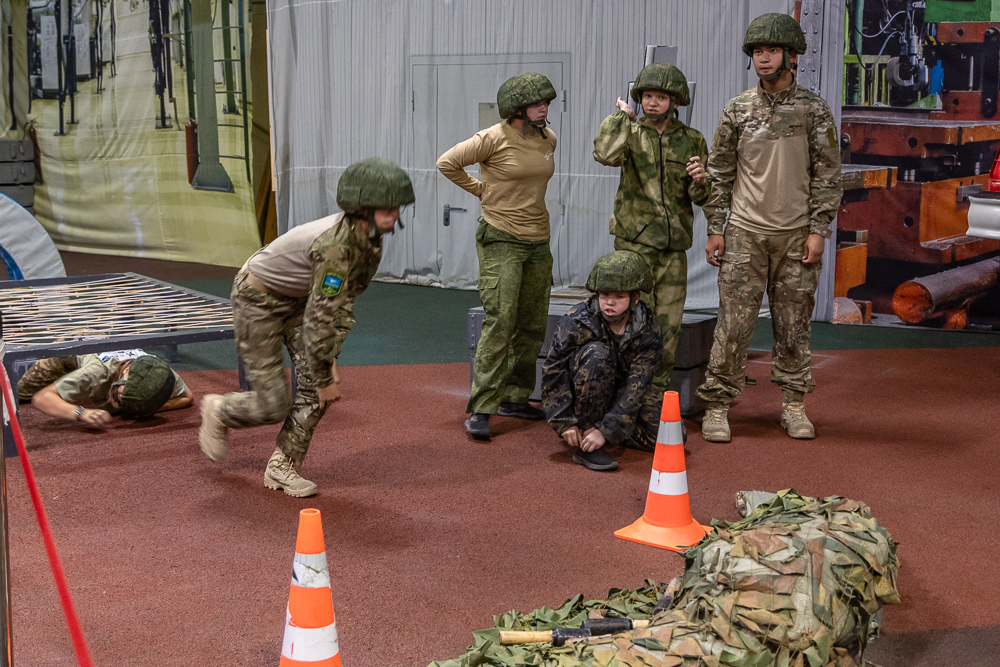 Военно-спортивная игра «Юный страж порядка» в парке «Патриот»