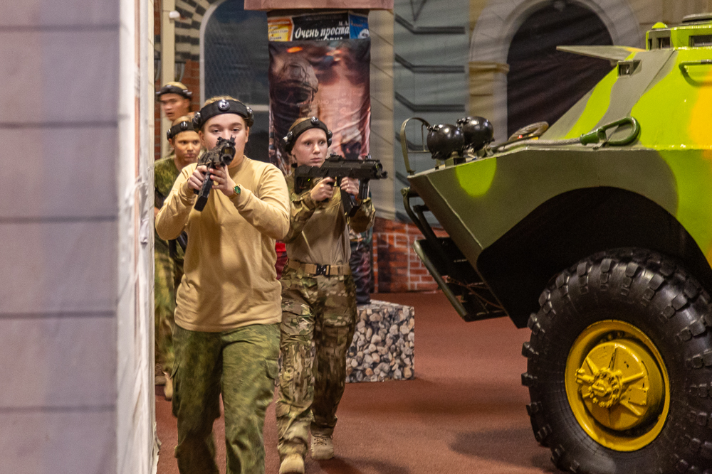 Военно-спортивная игра «Юный страж порядка» в парке «Патриот»