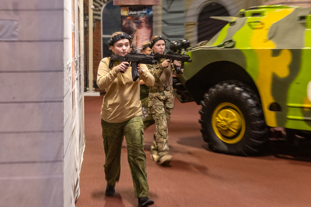 Военно-спортивная игра «Юный страж порядка» в парке «Патриот»