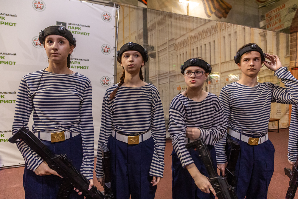 Военно-спортивная игра «Юный страж порядка» в парке «Патриот»
