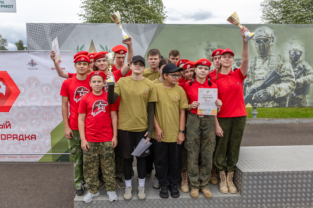 Военно-спортивная игра «Юный страж порядка» в парке «Патриот»