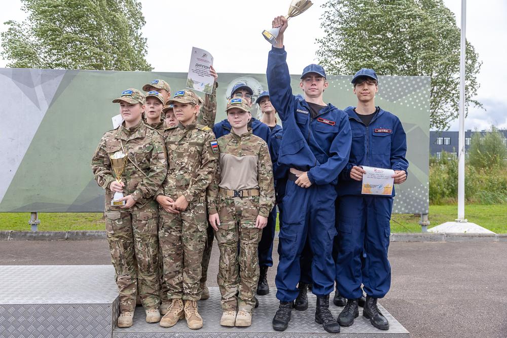 Военно-спортивная игра «Юный страж порядка» в парке «Патриот»
