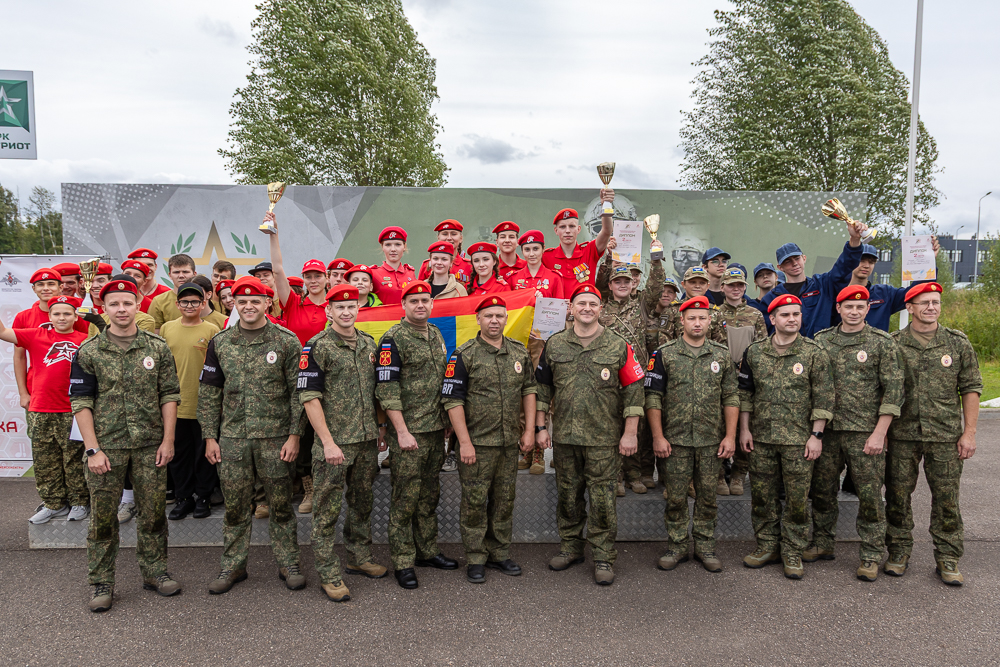 Военно-спортивная игра «Юный страж порядка» в парке «Патриот»
